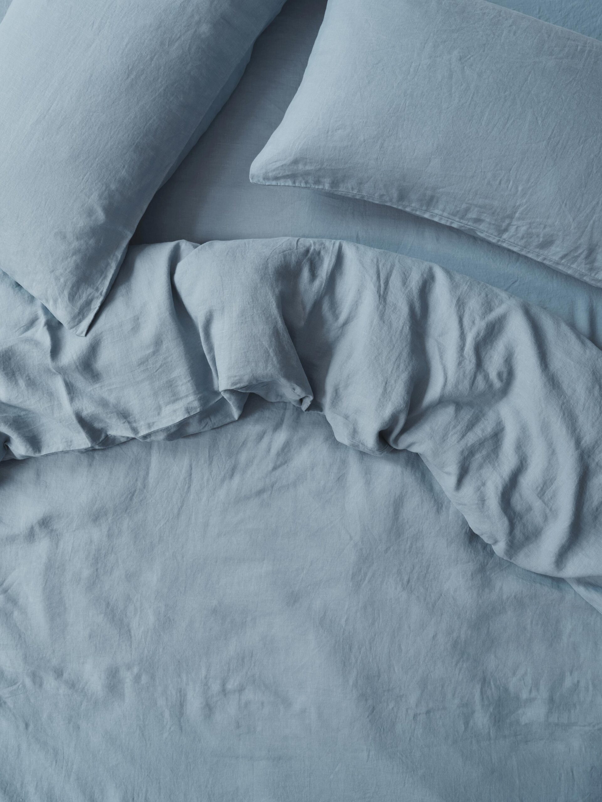100_-LINEN-PLAIN-DUSK-BLUE-OVERHEAD-LIFESTYLE-14.49.13_copy