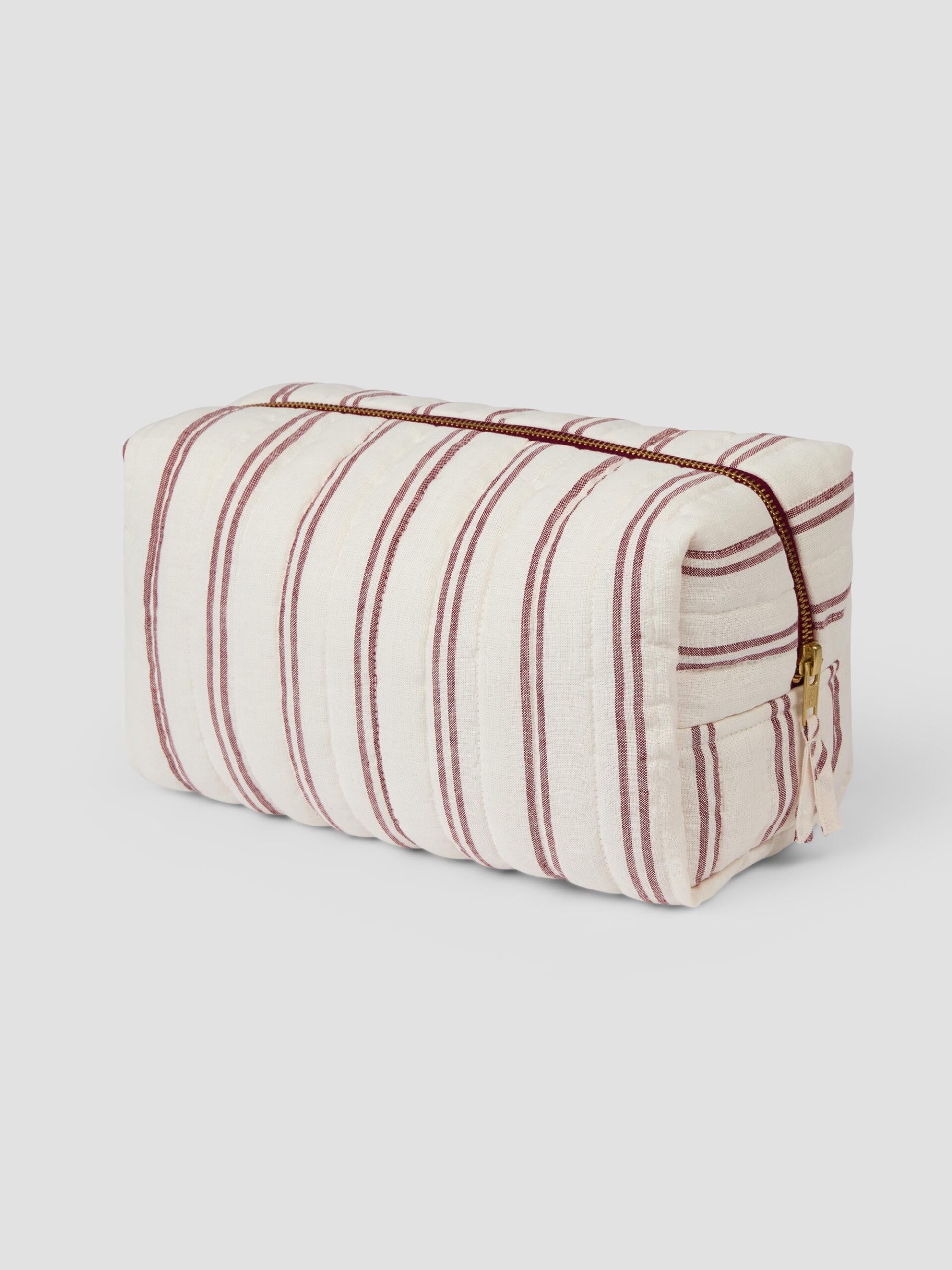 KEMPTOWN-STRIPE-LINEN-BLEND-WASH-BAGRHUBARBMAIN