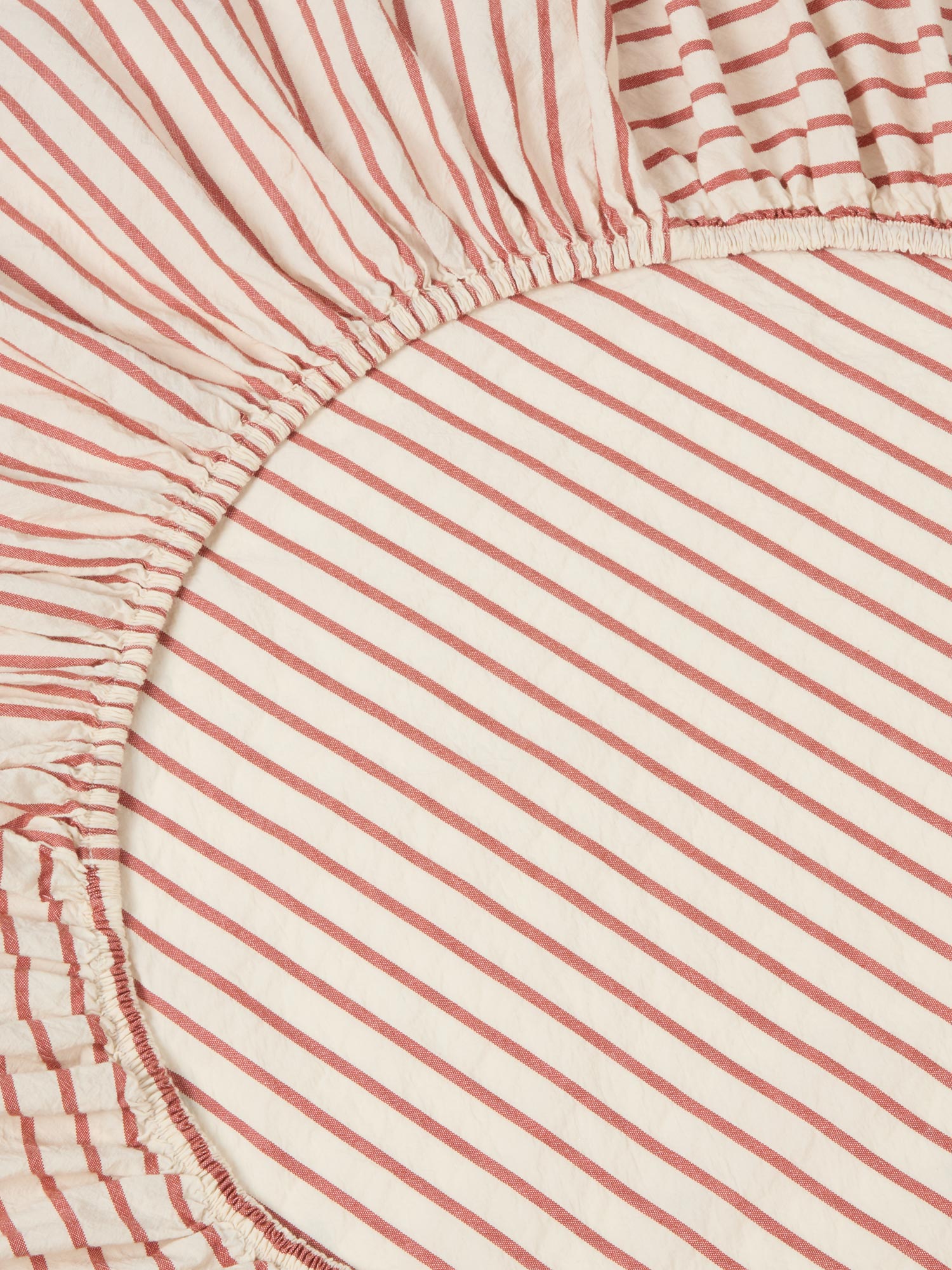 KIDS-TEXTURED-STRIPE-COTTON-BEDDINGAUBURN-REDFITTED-SHEET